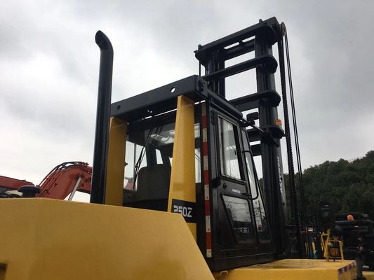 25 Ton Used Komatsu Forklift FD250 Original  Japan Year 2012 Diesel Powered